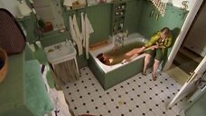 4. Сцена в ванне с голой Дорис Шретцмайер – Комиссар Рекс