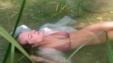 Флорентина Ламе в мокром купальнике