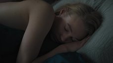 2. Раздетая Марина Васильева в постели – Побочный эффект (2020)