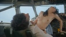 Мишель Сиу занимается сексом с пилотом в самолете
