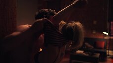 2. Секс сцена с Кейли Куоко – Бортпроводница