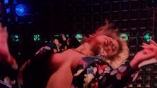 2. Джуэл Шепард светит голой грудью на дискотеке – Кристина и сексуальная переподготовка