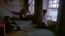 3. Секси Юлия Брендлер моет окно – Лунный танец