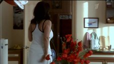 2. Екатерина Стриженова в белом платье с глубоким вырезом – Побег