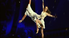 15. Акробатическое выступление Лизы Арзамасовой на юбилейном вечере «Юрию Никулину — 90» 