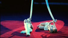 17. Акробатическое выступление Лизы Арзамасовой на юбилейном вечере «Юрию Никулину — 90» 