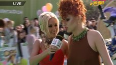 Ирина Забияка без лифчика на красной дорожке «Премии Муз-ТВ»