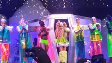 11. Леди Гага разделась догола прямо на сцене 