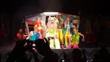 13. Леди Гага разделась догола прямо на сцене 