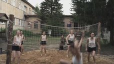 3. Девушки в майках играют в волейбол – Разведчицы