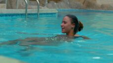 2. Мария Бакалова плавает голой в бассейне – Трангрессия
