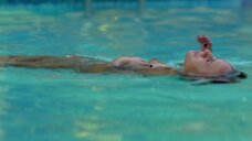 3. Мария Бакалова плавает голой в бассейне – Трангрессия