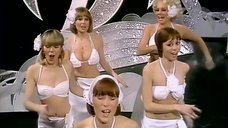 4. Танец девушек в белых лифчиках – Шоу Бенни Хилла