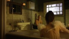 3. Горячая сцена с Рэйчел Скарстен и Анной Силк в ванноей – Зов крови