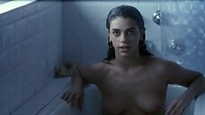 1. Полностью голая Рут Габриэль в ванне позирует перед фотографом – Считанные дни