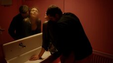 2. Секс с Аоми Муйок в туалете – Любовь (2015)
