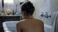 1. Аня Клинг в ванне – Спрут