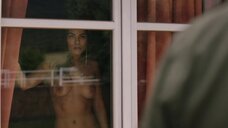 1. Фернанда Диниз показала голую грудь в окне – Берлинская резидентура
