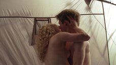 4. Секс с Эми Леннокс в палатке – Поворот не туда 5: Кровное родство