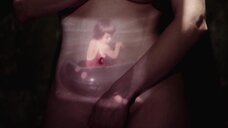 2. Бела Каррижу прикрывает голое тело руками – Infinito (2012)