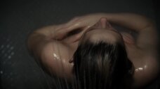 Секс сцена с Хейли Беннетт в душе