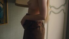 11. Голая грудь Regina Anikiy – Мадам Клод (2021)