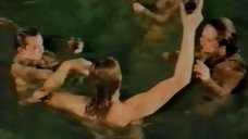 10. Сцена в бассейне с девушками – Великое замыкание, или Детонатор