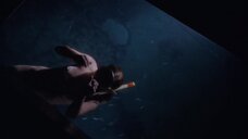 3. Полностью голая Мелани Гриффит под водой – Ночные ходы