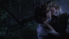 4. Интимная сцена с Кари Вурер в лесу – Анаконда