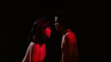 1. Откровенная сцена с голой азиаткой – Гнев (1981)