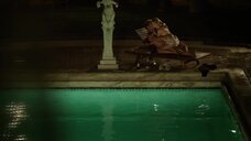 1. Секс с Кейт Леверинг у бассейна – Соседки по комнате