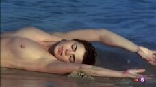 12. Полностью голая Тина Спортоларо на море – Женщины (1983)