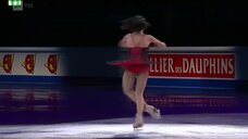 7. Елизавета Туктамышева в коротком платье на коньках 