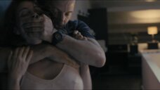 7. Испуганная Виоланте Плачидо в ночнушке – Наблюдатель (2012)