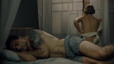 3. Эми Фергюсон раздевается догола – Сплит (2016)