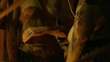 1. Горячая сцена с Эми Фергюсон и Раиной фон Вальденбург – Сплит (2016)