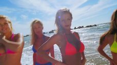 11. Фотосессия красоток в купальниках на пляже – Спасатели Малибу (сериал)