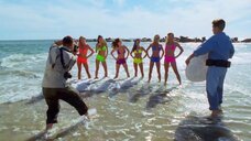 7. Фотосессия красоток в купальниках на пляже – Спасатели Малибу (сериал)