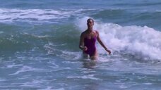 1. Александра Пол и Ясмин Блит в купальниках на пляже – Спасатели Малибу (сериал)
