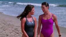 2. Александра Пол и Ясмин Блит в купальниках на пляже – Спасатели Малибу (сериал)