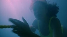 4. Брук Бёрнс, Симон Маккинон и Стейси Кэмано под водой – Спасатели Малибу (сериал)
