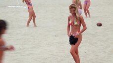 3. Секси Дженнифер Кэмпбелл в купальнике на пляже – Спасатели Малибу (сериал)