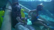 9. Камилла Мор в купальнике под водой – Спасатели Малибу (сериал)