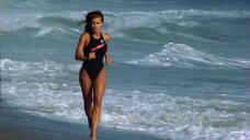 5. Сексуальная Кармен Электра на пляже в купальнике – Спасатели Малибу (сериал)