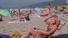 2. Памела Бах в купальнике на пляже – Спасатели Малибу (сериал)
