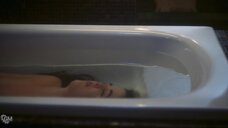 1. Голая Адриана Угарте в ванне – Аче