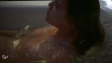 3. Голая Адриана Угарте в ванне – Аче