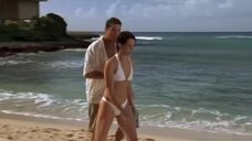 2. Александра Пол в купальнике – Гавайская свадьба