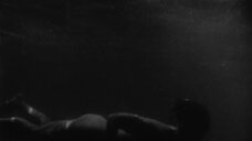 3. Долорес дель Рио плавает голой под водой – Райская птичка