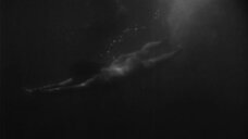 5. Долорес дель Рио плавает голой под водой – Райская птичка